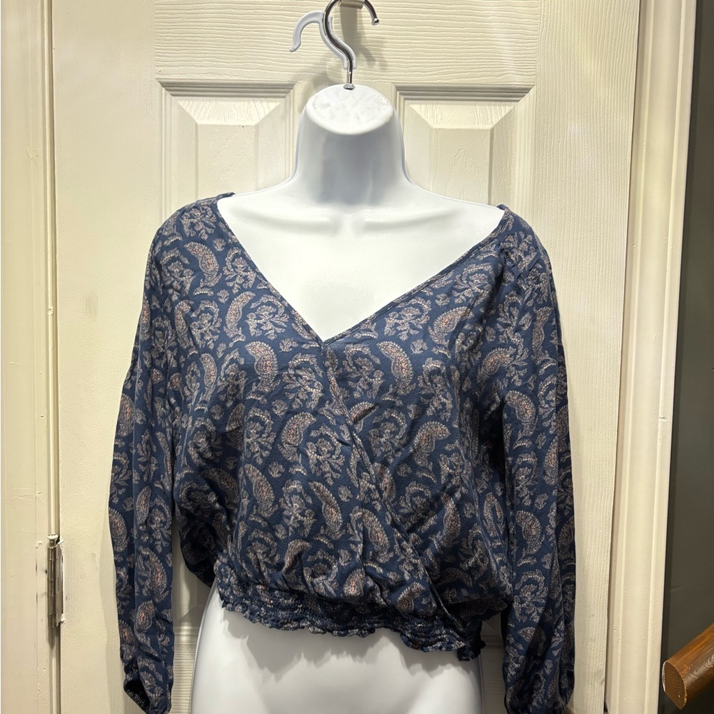 American Eagle Elegant Blue Paisley Women's Top. Size small